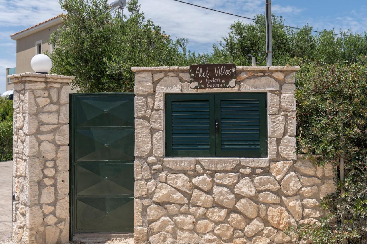 Aleli With Tennis Court Villa