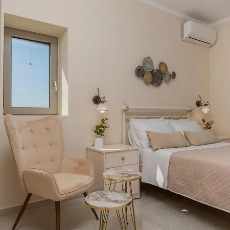 Aleli Villas With Tennis Court Minia Exterior photo